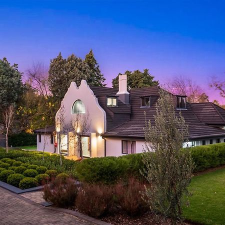 30 On Whites Guesthouse ブルームフォンテーン エクステリア 写真