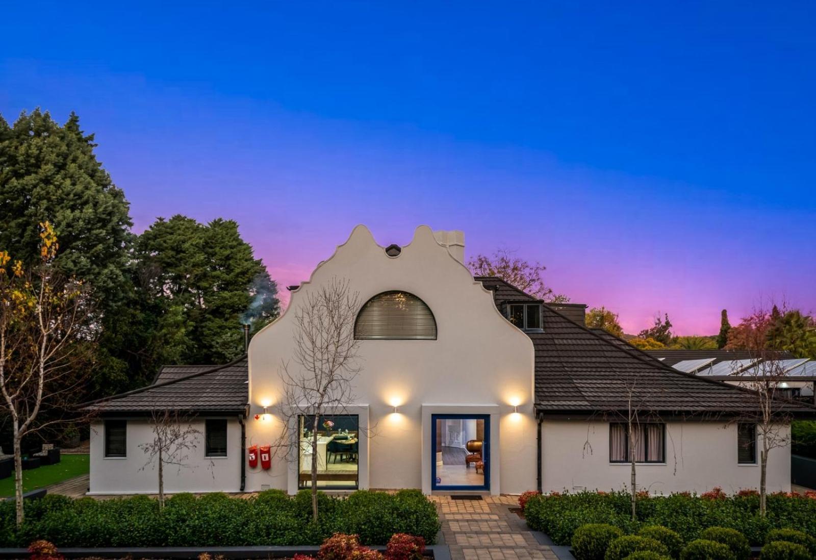30 On Whites Guesthouse ブルームフォンテーン エクステリア 写真
